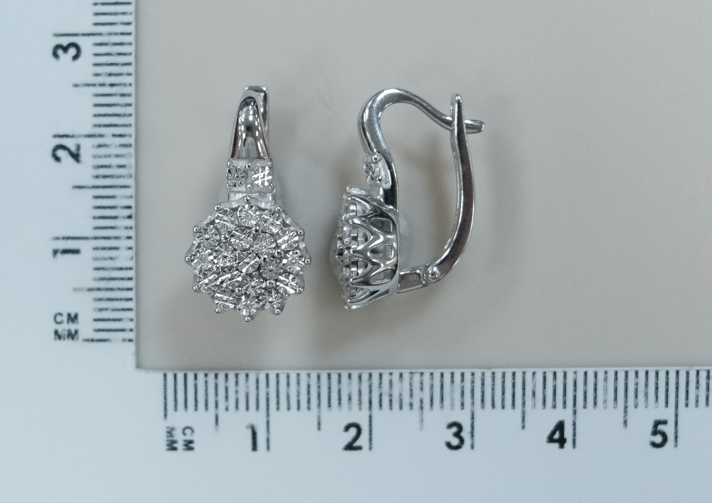 Серебряные серьги с бриллиантами